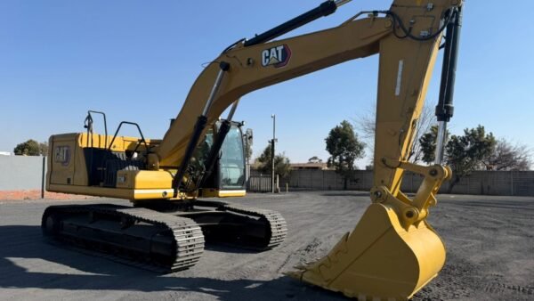 2021 Caterpillar 330 excavator