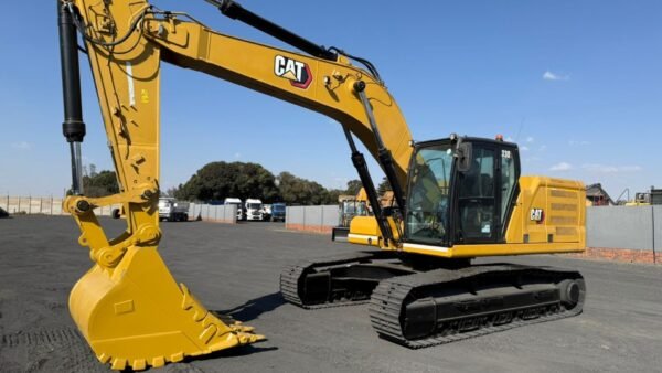 2021 Caterpillar 330 excavator
