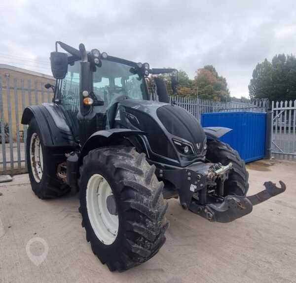 Valtra N134A tractor