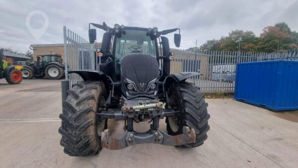 Valtra N134A tractor