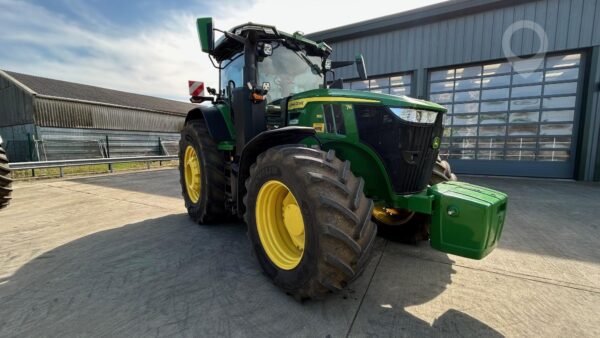 John Deere 7R 350 tractor