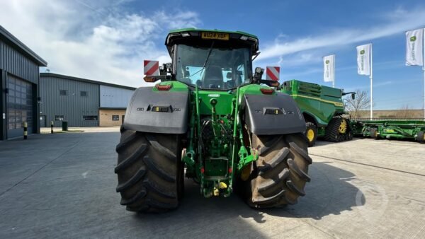 John Deere 7R 350 tractor