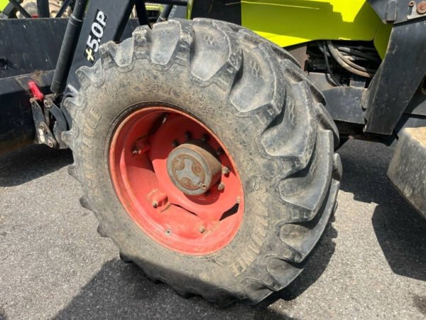 2008 Claas Ares 697 – Powerful 4WD Row-Crop Workhorse