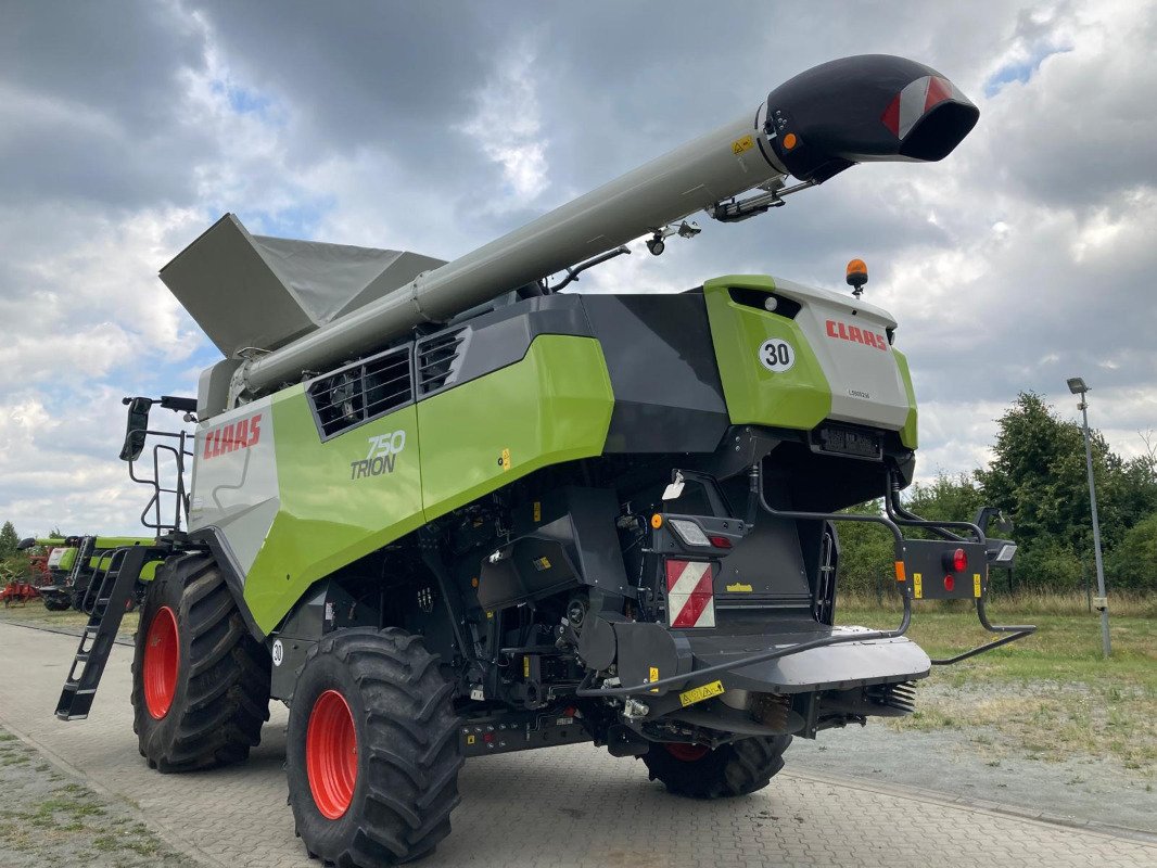2020 CLAAS Trion 750 – Low-Hour, High-Power Modern Combine