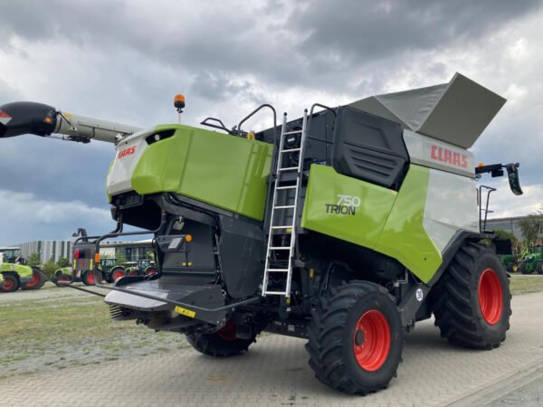 2020 CLAAS Trion 750 – Low-Hour, High-Power Modern Combine