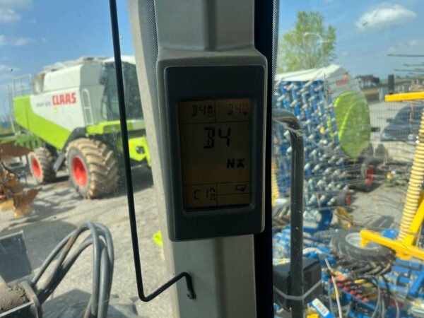 2008 Claas Ares 697 – Powerful 4WD Row-Crop Workhorse