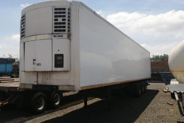 2004 Serco Tri-Axle Refrigerated Trailer – 30 Pallet Capacity