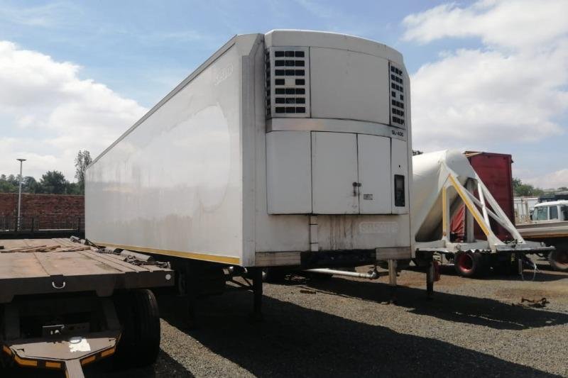 2004 Serco Tri-Axle Refrigerated Trailer – 30 Pallet Capacity