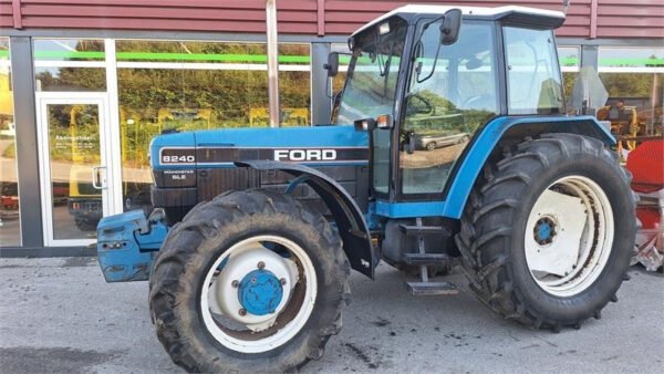 1997 Ford 8240 – A Reliable ~100-HP Row-Crop Tractor Built to Last