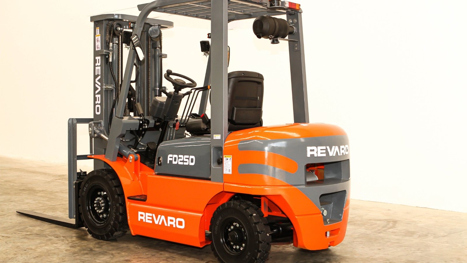 Revaro FD25D — Rugged Diesel Forklift with 2.5 ton Capacity