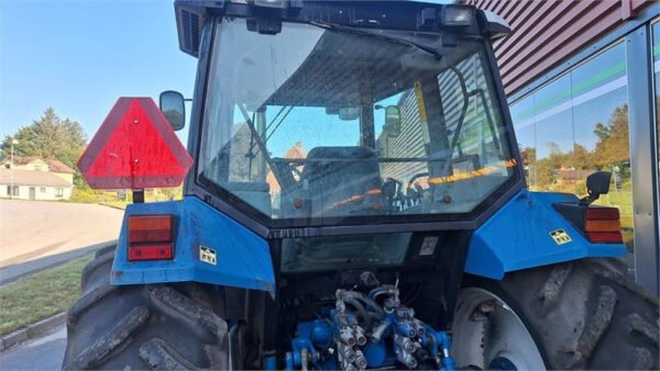 1997 Ford 8240 – A Reliable ~100-HP Row-Crop Tractor Built to Last