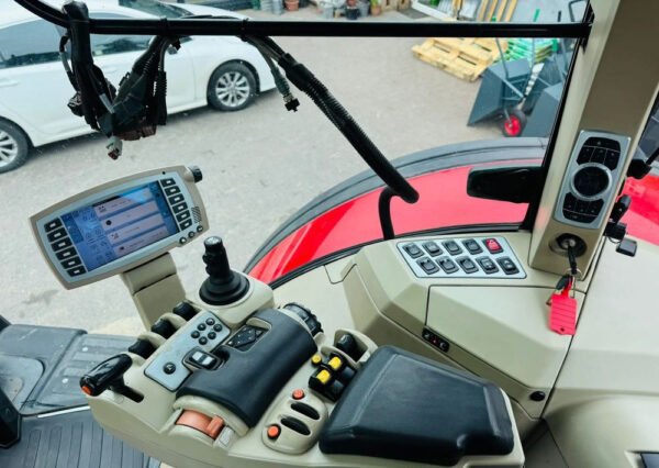 Massey Ferguson 8660 Dyna-VT – Power, Comfort & Performance Unified