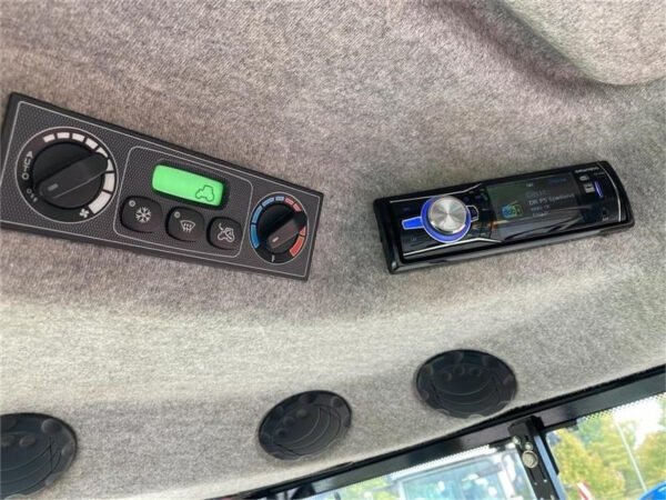 2004 Massey Ferguson 6480 Dyna-4 – Reliable Power Versatility in the 145-HP Class