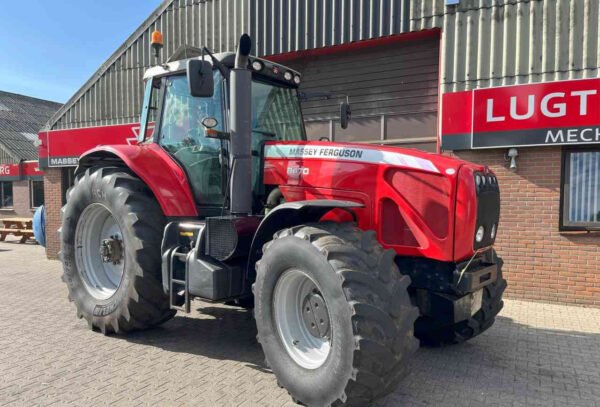 2004 Massey Ferguson 8470 Dyna-VT – Robust 260 HP Tractive Power with Smooth CVT Control