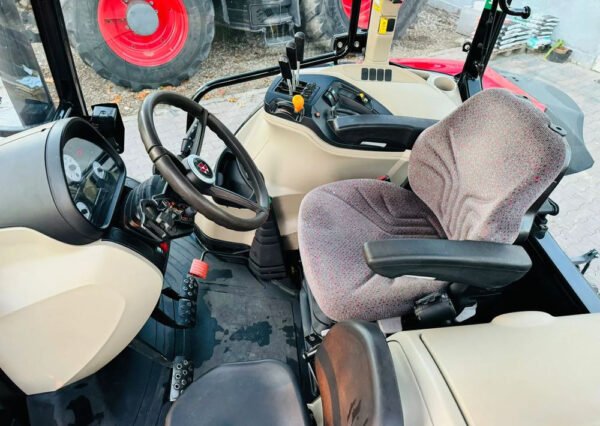 Massey Ferguson 6713 – Versatile 4WD Utility Tractor