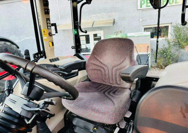 Massey Ferguson 6713 – Versatile 4WD Utility Tractor