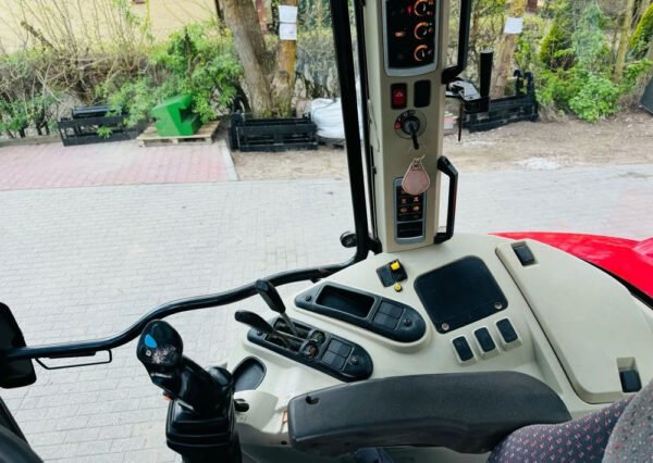 Massey Ferguson 5608 Dyna-4 – Compact Power for Loader & Farm Duty