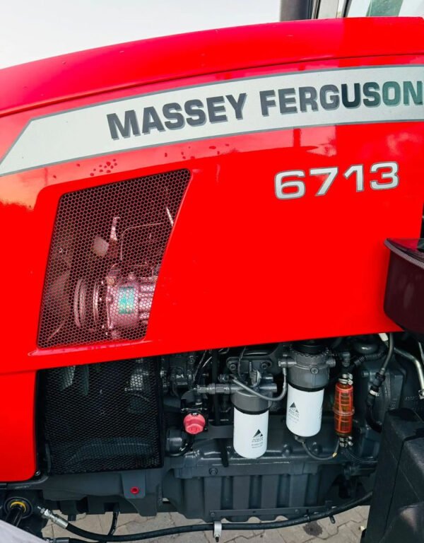 Massey Ferguson 6713 – Versatile 4WD Utility Tractor