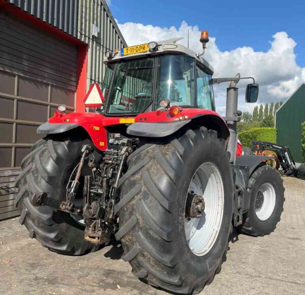 2004 Massey Ferguson 8470 Dyna-VT – Robust 260 HP Tractive Power with Smooth CVT Control