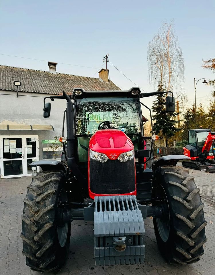 Massey Ferguson 6713 – Versatile 4WD Utility Tractor