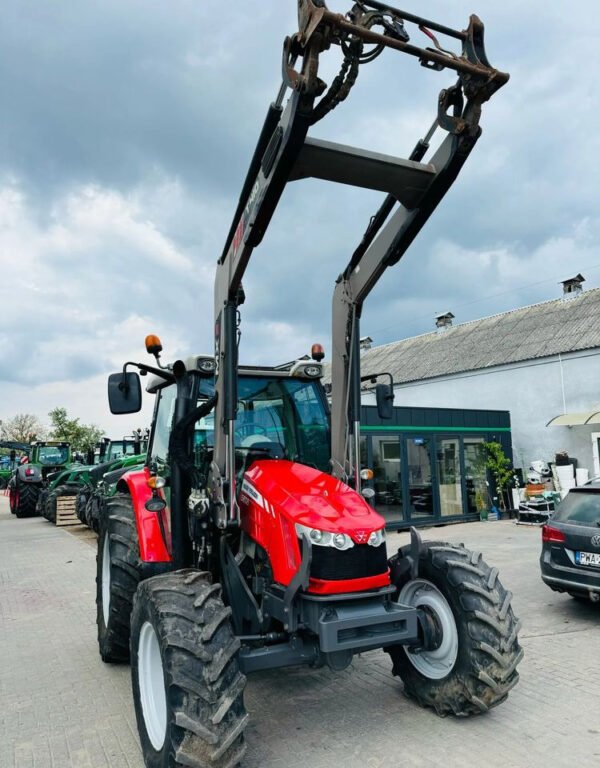 Massey Ferguson 5608 Dyna-4 – Compact Power for Loader & Farm Duty