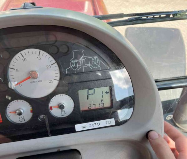 2004 Massey Ferguson 8470 Dyna-VT – Robust 260 HP Tractive Power with Smooth CVT Control