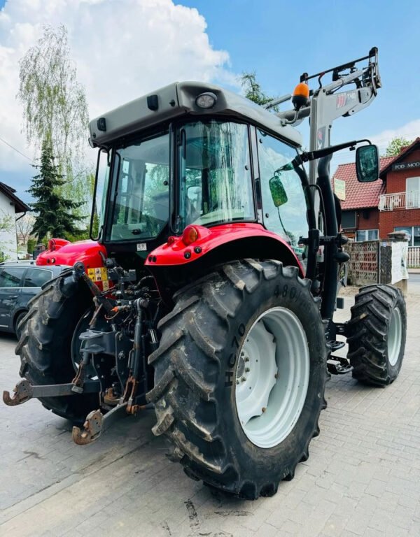 Massey Ferguson 5608 Dyna-4 – Compact Power for Loader & Farm Duty