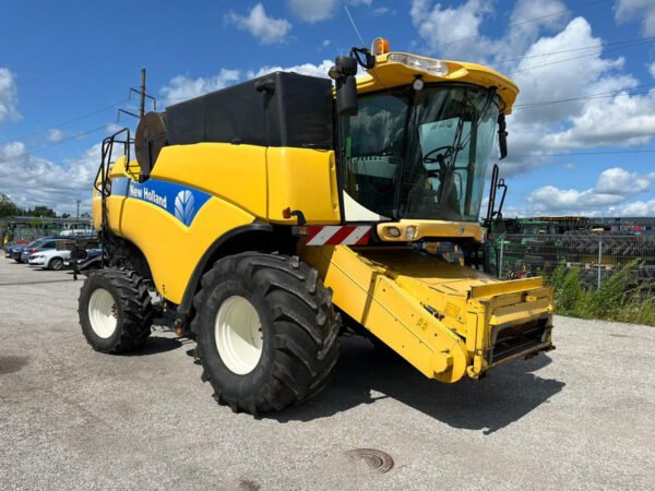 2005 New Holland CX 860 – Balanced Power Efficiency for Serious Harvesting
