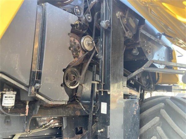 2004 New Holland CR 980 – Twin Rotor® High-Capacity Combine for Demanding Harvests