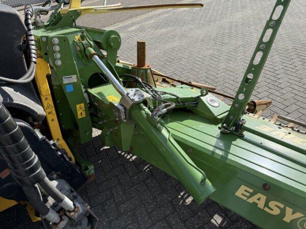 2017 New Holland FR550 Forage Cruiser – Potent, Versatile Precision-Driven