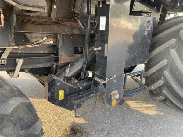 2004 New Holland CR 980 – Twin Rotor® High-Capacity Combine for Demanding Harvests