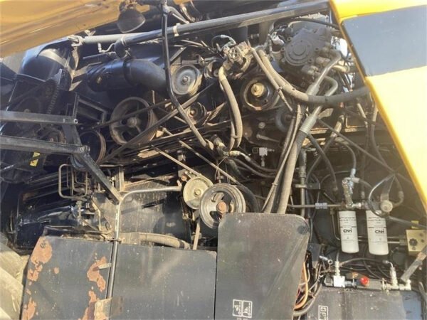 2004 New Holland CR 980 – Twin Rotor® High-Capacity Combine for Demanding Harvests