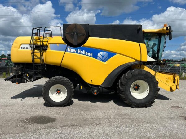 2005 New Holland CX 860 – Balanced Power Efficiency for Serious Harvesting