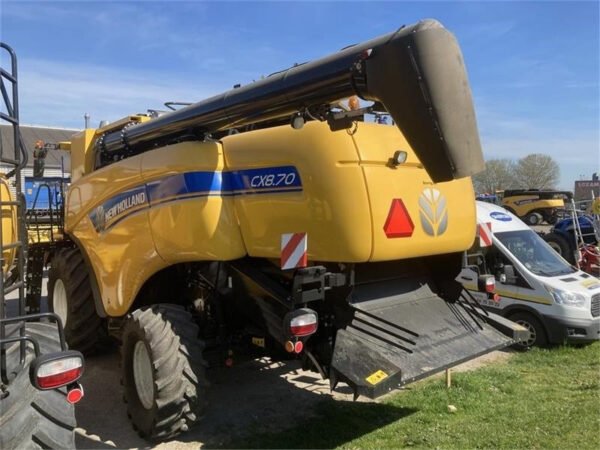 2021 New Holland CX8.70 SLH – Efficient Capable 6-Walker Combine