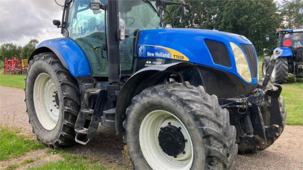 2007 New Holland T7030 – Rugged 156 HP 4WD Tractor Built for Versatility