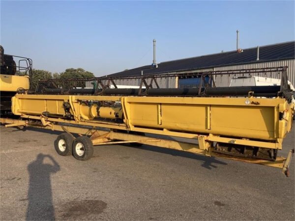 2004 New Holland CR 980 – Twin Rotor® High-Capacity Combine for Demanding Harvests