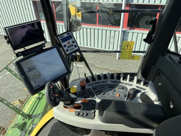 2017 New Holland FR550 Forage Cruiser – Potent, Versatile Precision-Driven