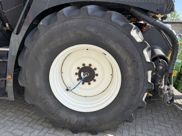 2017 New Holland FR550 Forage Cruiser – Potent, Versatile Precision-Driven