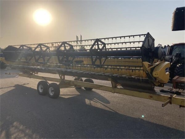 2004 New Holland CR 980 – Twin Rotor® High-Capacity Combine for Demanding Harvests