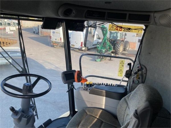 2004 New Holland CR 980 – Twin Rotor® High-Capacity Combine for Demanding Harvests