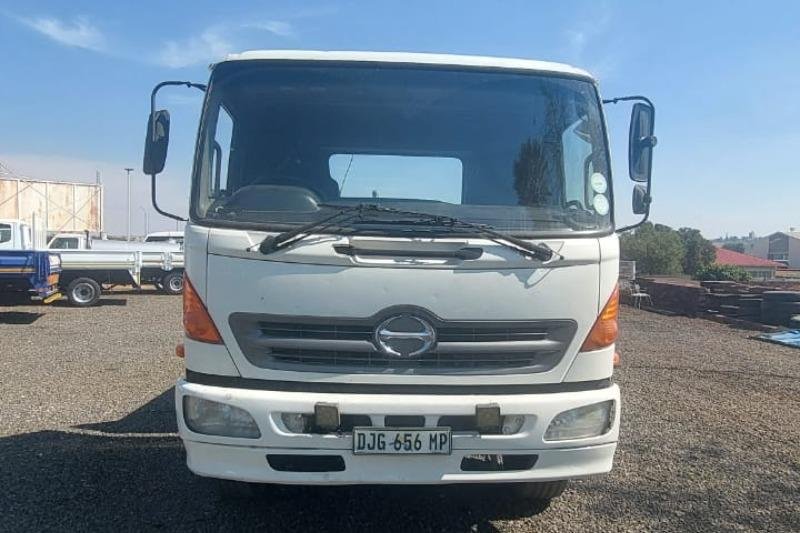 2006 Hino 500 1626 Rollback Truck – Power and Precision in Hauling