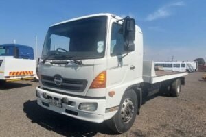 2006 Hino 500 1626 Rollback Truck – Power and Precision in Hauling