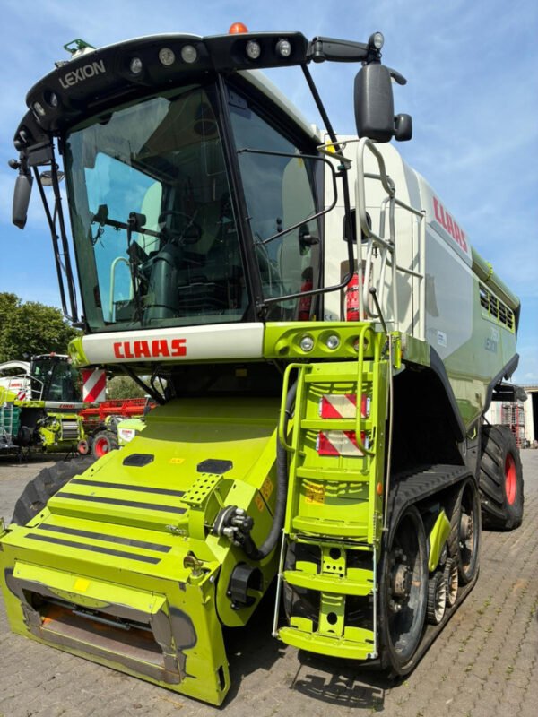 2015 CLAAS LEXION 760 TT – Powerful Terra Trac Combine Built for Stability Performance