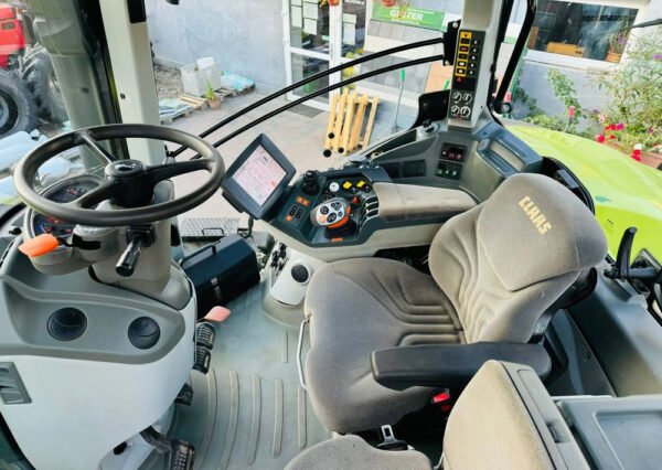 2015 CLAAS Axion 930 CMATIC CEBIS – 355 HP Power with Smooth CVT Precision Control