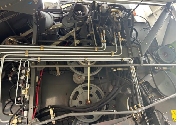 2003 CLAAS LEXION 450 Evolution – Strong, Reliable Combine with 8,600-L Capacity