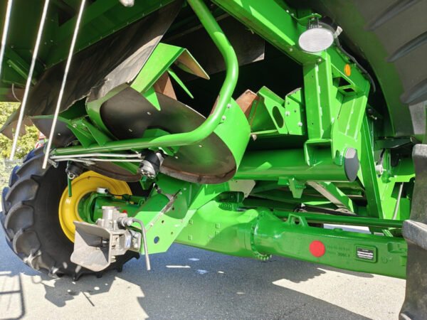 2022 John Deere W650 / W650i – Heavy-Duty Straw Walker Combine for Large Acreage