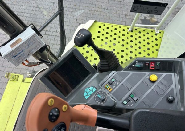 2003 CLAAS LEXION 450 Evolution – Strong, Reliable Combine with 8,600-L Capacity