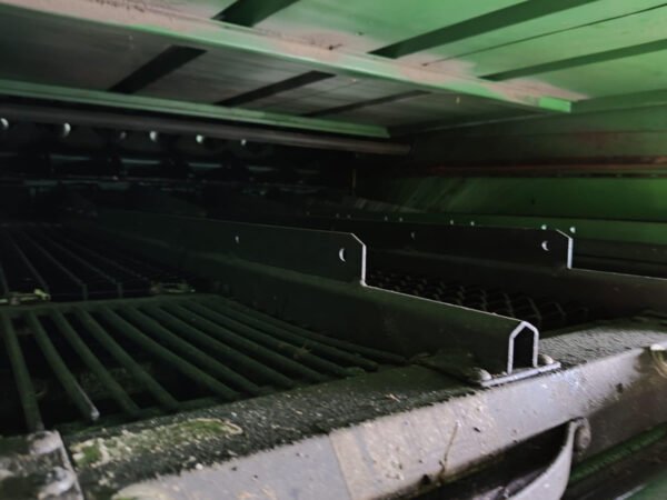 2022 John Deere W650 / W650i – Heavy-Duty Straw Walker Combine for Large Acreage