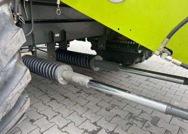 2003 CLAAS LEXION 450 Evolution – Strong, Reliable Combine with 8,600-L Capacity