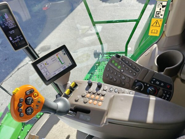 2022 John Deere W650 / W650i – Heavy-Duty Straw Walker Combine for Large Acreage